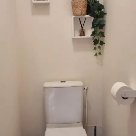 T2 Avec Terrasse Proche De La De Dans Le Quartier Du Parc * Royan