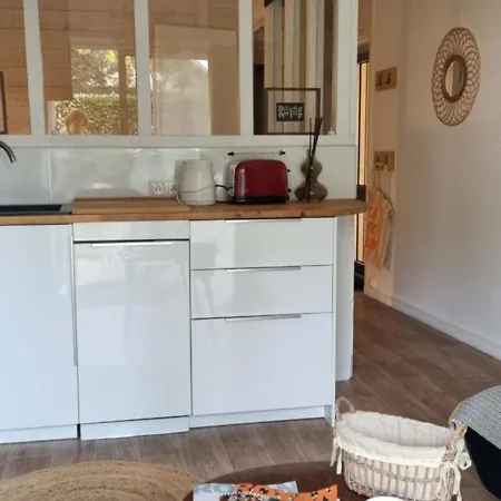 T2 Avec Terrasse Proche De La De Dans Le Quartier Du Parc *