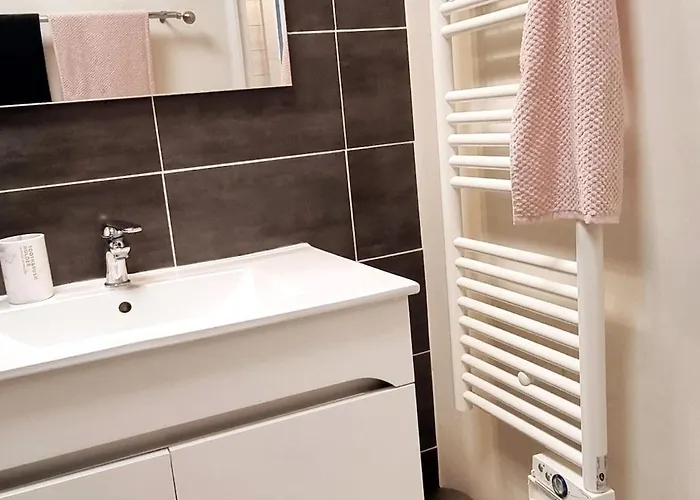 T2 Avec Terrasse Proche De La De Dans Le Quartier Du Parc Apartment *