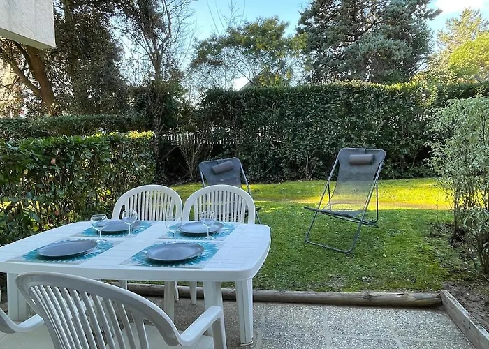 Apartment T2 Avec Terrasse Proche De La De Dans Le Quartier Du Parc *