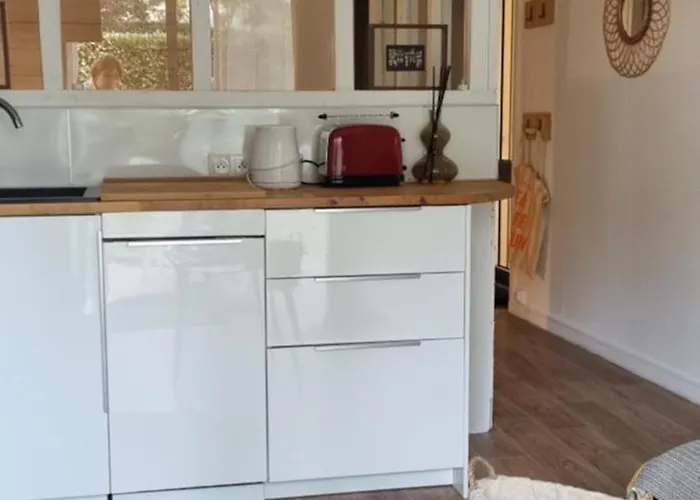 T2 Avec Terrasse Proche De La De Dans Le Quartier Du Parc *