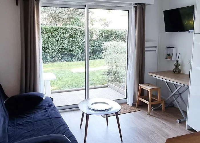 T2 Avec Terrasse Proche De La De Dans Le Quartier Du Parc *