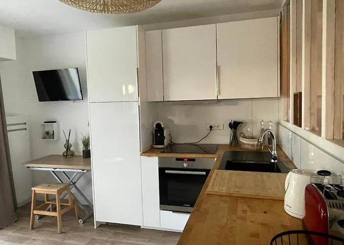 T2 Avec Terrasse Proche De La De Dans Le Quartier Du Parc *